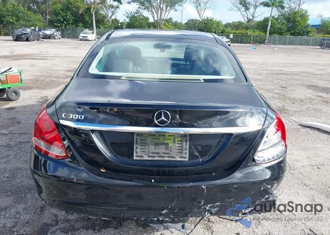 2017 Mercedes-Benz C 300 Luxury/Sport из США, поврежденный, VIN 55SWF4JB1HU225412